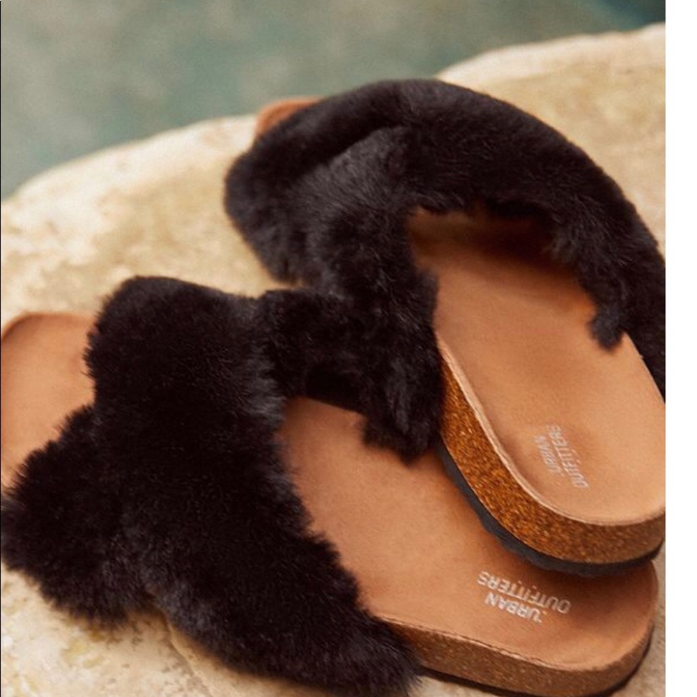🎀NEW🎀Urban Outfitters Fur Slides